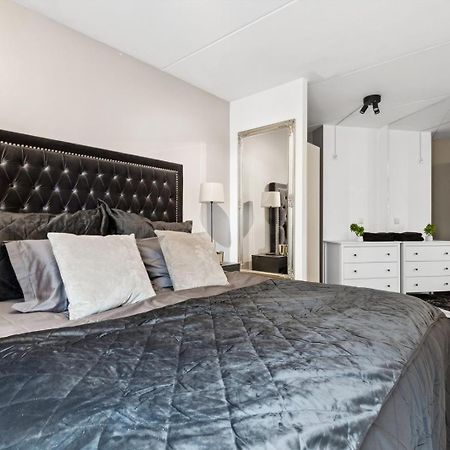 Luxurious Modern Room In Central Oslo - Eur 4K Expensive Bed And 82" Cinematic Tv Exterior foto